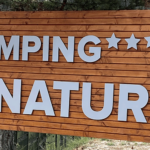 Photo du panneau d'accueil du camping InNature